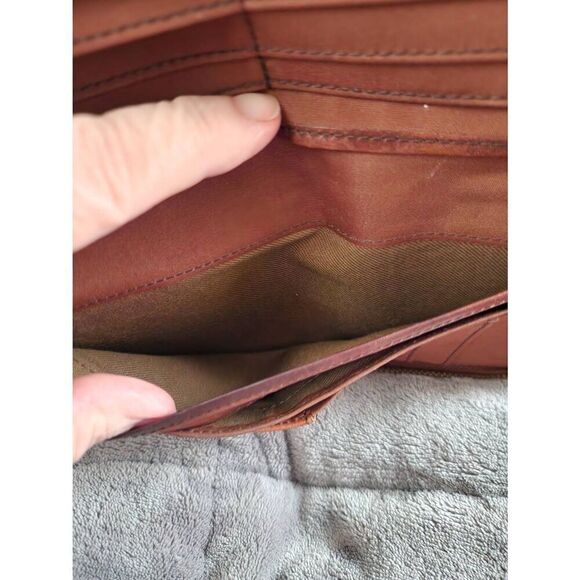 Fossil Brown Leather full zip long wallet. Normal signs of ware see pictures - Picture 9 of 10